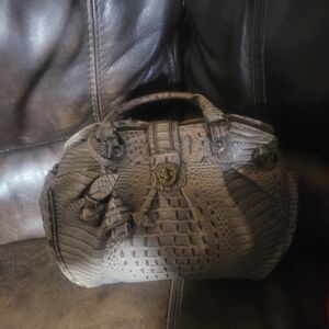 Stylish Vintage Shoulder Bag – A Statement of Elegance